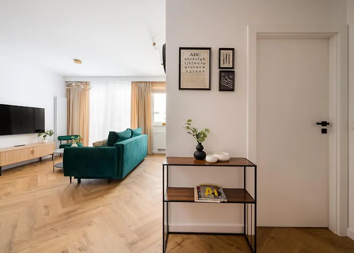 Siekierki Malachite By Bookinghost Варшава